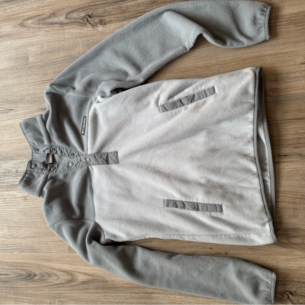 Gray Women’s Columbia Fleece Pullover with Button Collar